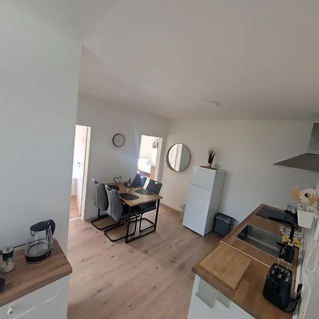 Q No 4 In Bs - Stadtnah Im Gruenen Wohnen דירה